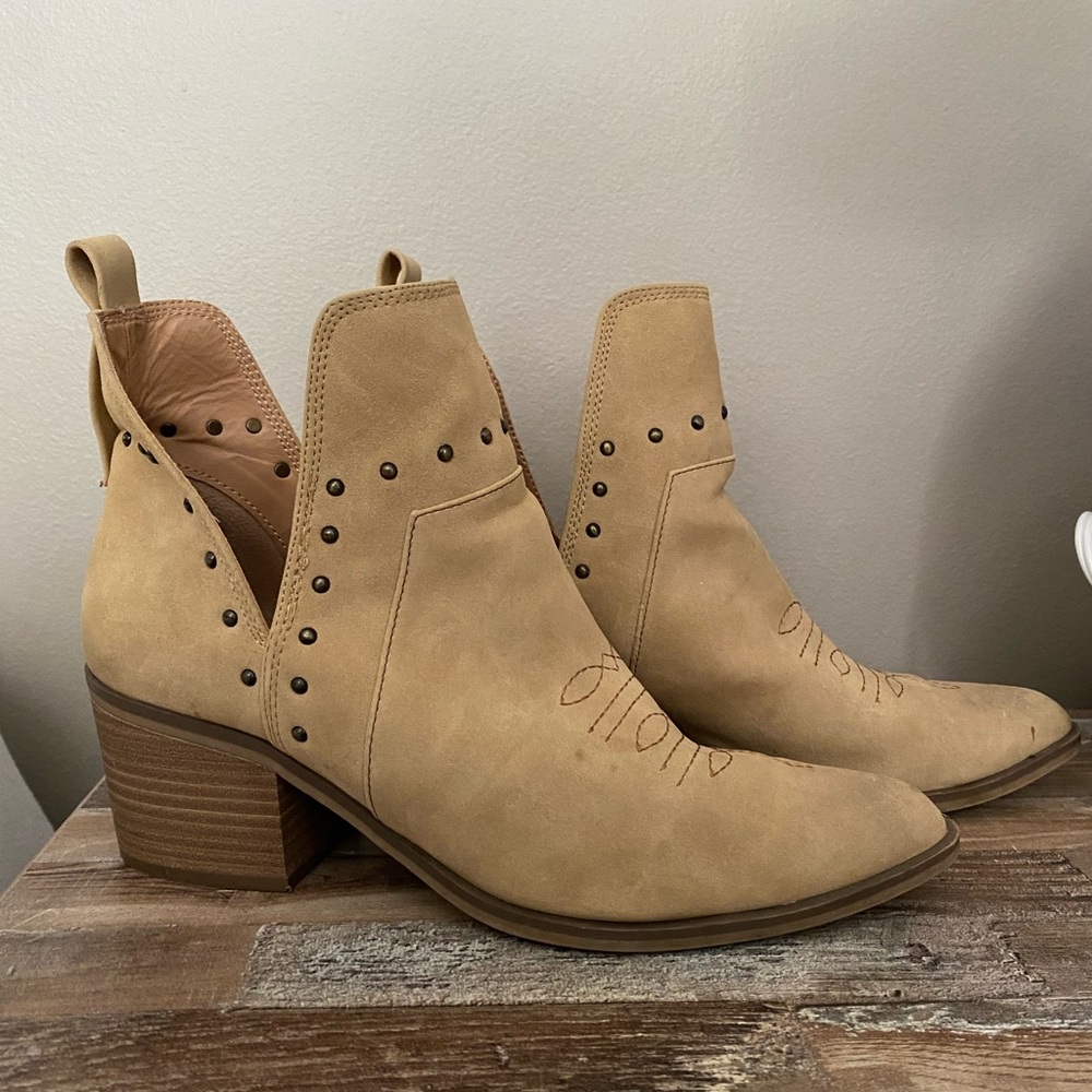 Ankle boots